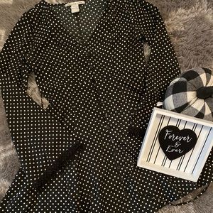 Absolutely adorable tunic length blouse.🖤🖤